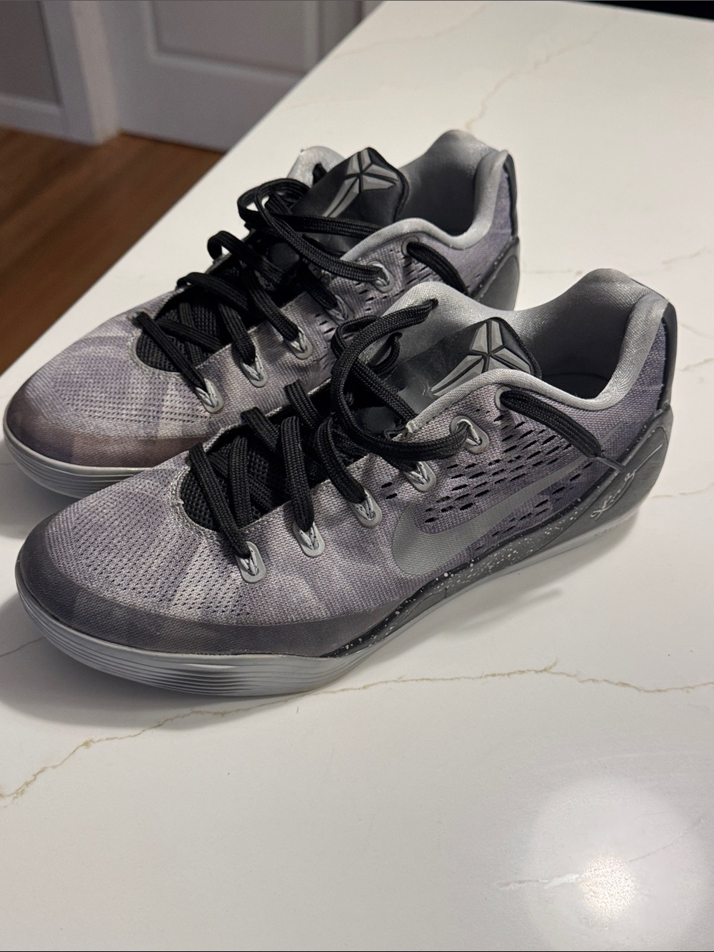 Nike Men's Low-Top Basketball Shoes - Gray/Black